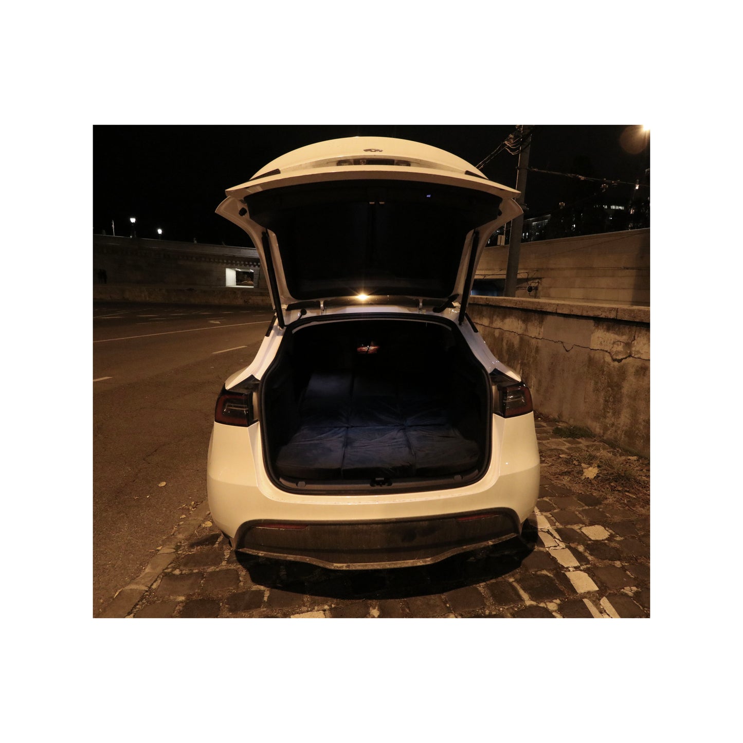 EV-MATS Tesla Model 3 + Highland mattress and carrying bag is a premium memory foam mattress, perfectly fits the dimensions of the Tesla Model 3, provides perfect comfort for sleeping, can be stored in the trunk