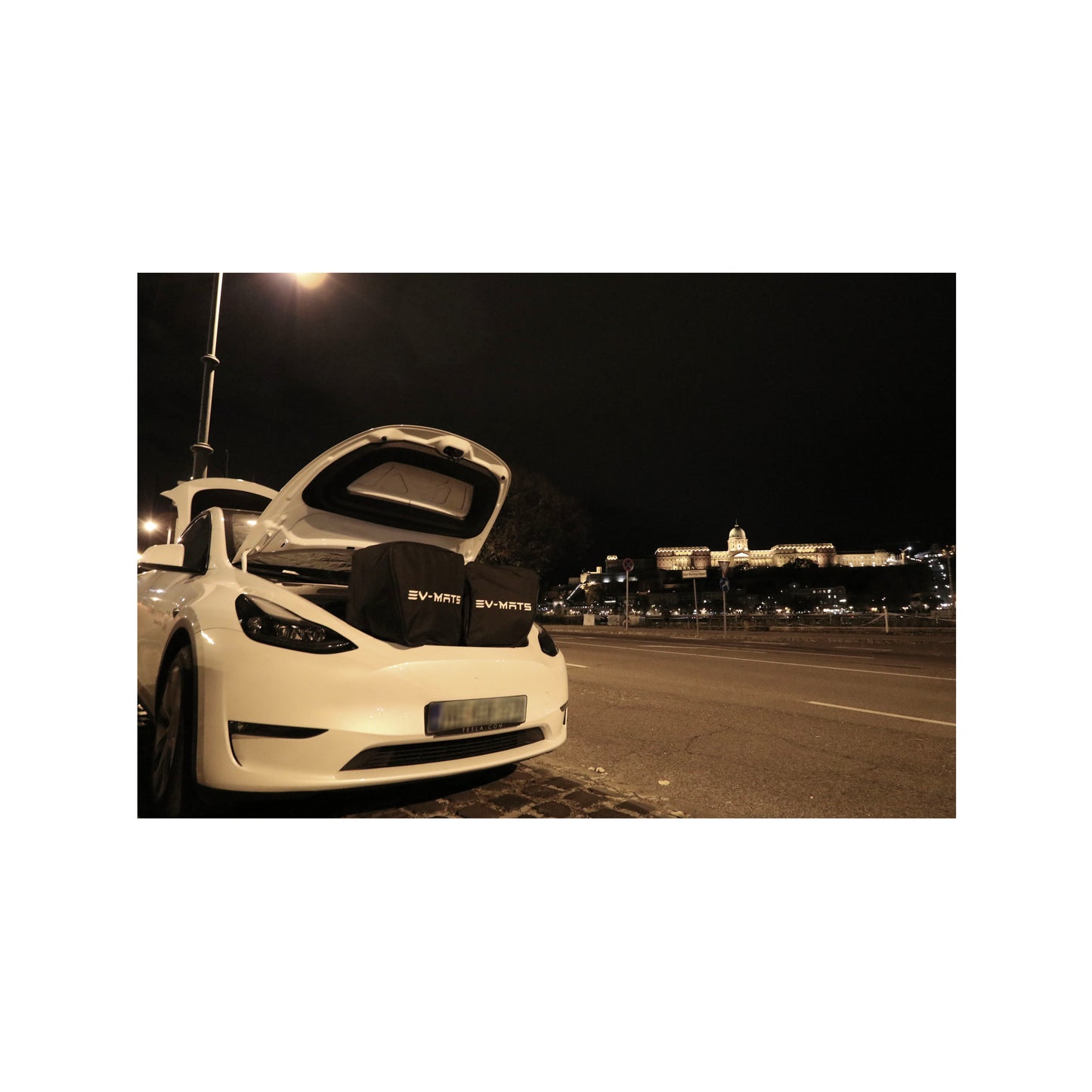 EV-MATS Deluxe CAMP SET do Tesla Model 3 z materacem Tesla wodoodporną torbą na tylną komorę bagażową, pościelą satynową, kołdrą, 2 poduszkami z pokrowcami, 11 odcieniami i 2 wodoodpornymi torbami na przednią komorę bagażową Tesla Model 3