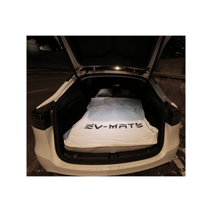 EV-MATS Deluxe CAMP SET til Tesla Model Y med Tesla-madras med vandtæt taske til bagagerummet, satinlagen, dyne, 2 puder med betræk, 11 nuancer og 2 vandtætte tasker til Model Y front bagagerum