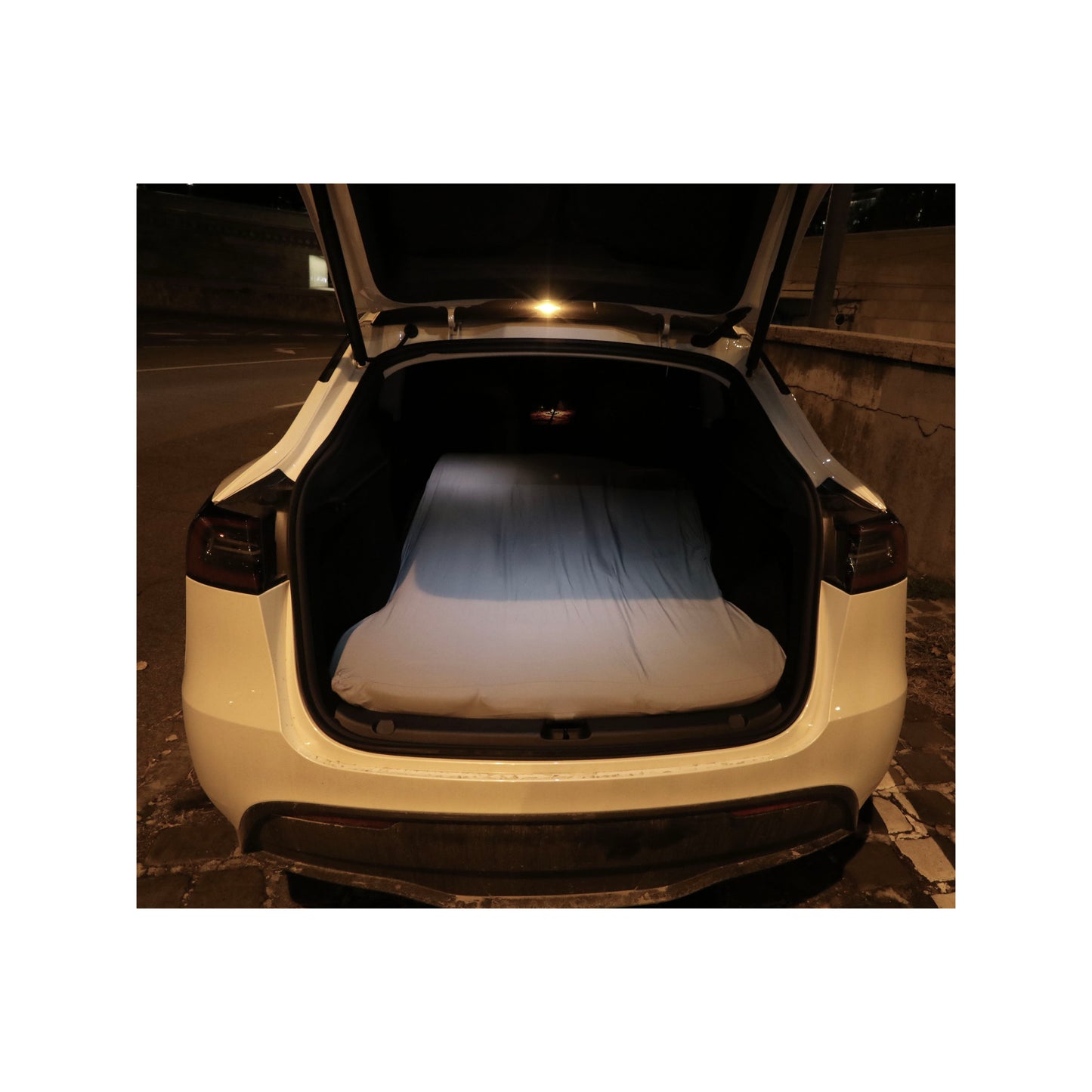 EV-MATS Basic CAMP SET for Tesla Model Y includes the Tesla mattress, the waterproof bag that fits in the back trunk of the Tesla Model Y, a sheet, a quilt, 2 pillows and a pillowcase