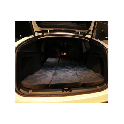 EV-MATS Basic CAMP SET para Tesla Model Y inclui o colchão Tesla, o saco impermeável que se encaixa na bagageira traseira do Tesla Model Y, um lençol, um edredom, 2 almofadas e uma fronha