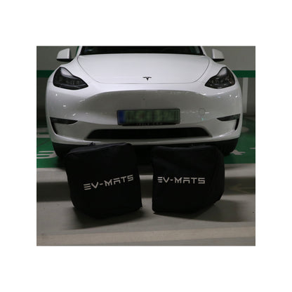 EV-MATS Deluxe CAMP SET Tesla Model 3-hoz, Tesla matraccal, vízálló táskával a hátsó csomagtérbe, szatén lepedővel, paplannal, 2 párnával huzattal, 11 árnyékolóval és 2 vízálló táskával a Tesla Model 3 első csomagtartóba